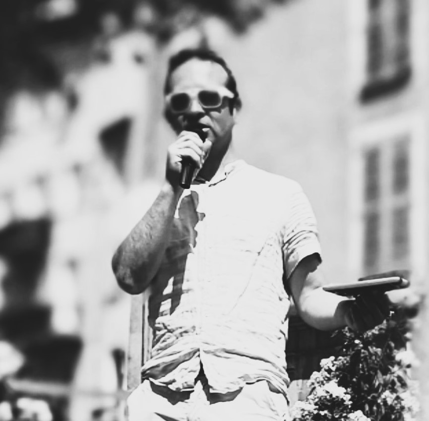 Contact illustration